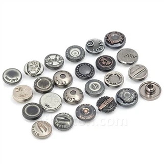 ジーンズのリベットとボタン