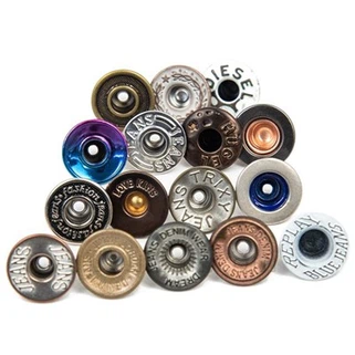 デニムジャケットのボタン