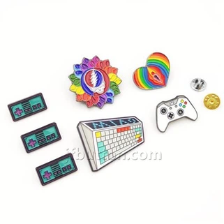 アルファベットのブローチとピン