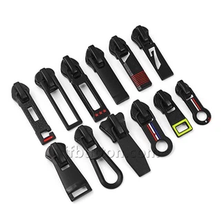 ブラックのジッパープル