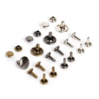 ボタンとリベット