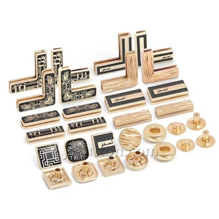 服のボタンを押します